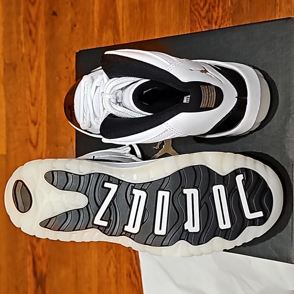 NWT JORDAN 11 RETRO COMES WITH BOX - Picture 8 of 8